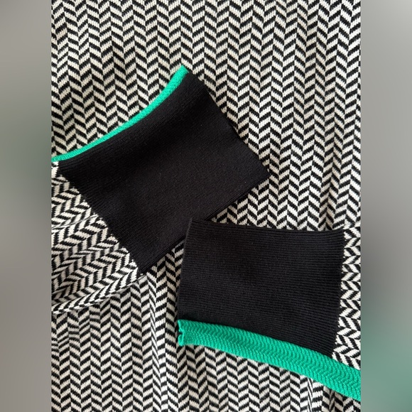 Cezele High Turtleneck Sweater Pullover Women’s Large Black White Chevron Stripe - Picture 11 of 11